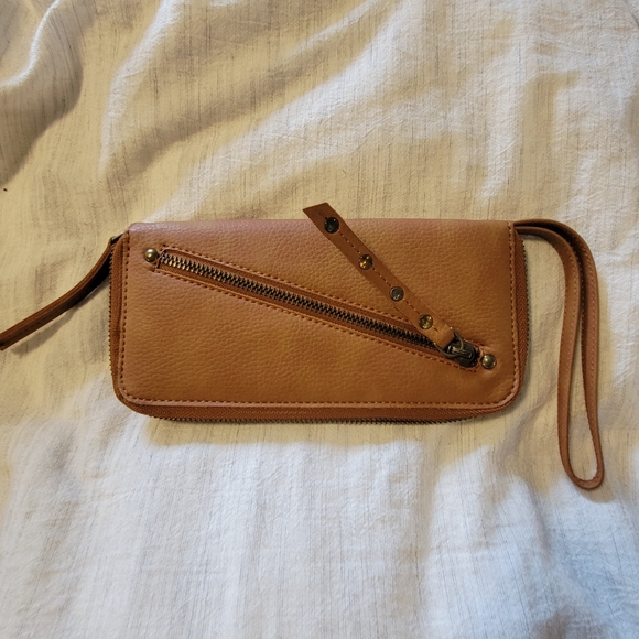 ⚡️EUC⚡️Free People Distressed Vegan Wallet - Picture 4 of 8